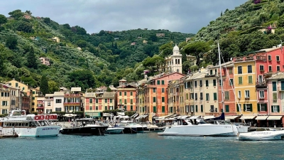 Einst ein ruhiges Fischerdörfchen, heute ein Jetset-Hotspot: Portofino östlich von Genua. (Foto: Bernhard Krieger/dpa-tmn)