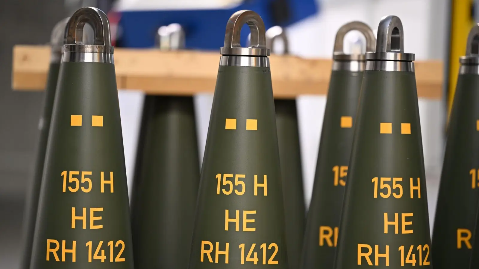 Artilleriegranaten wie diese stellt Deutschlands größter Rüstungskonzern Rheinmetall her.  (Foto: Wolf von Dewitz/dpa)