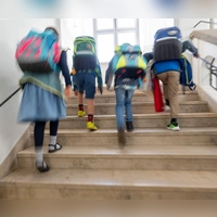 Drei Schulen sind in Trägerschaft des Bistums Würzburg. (Symbolbild)  (Foto: Peter Kneffel/dpa)
