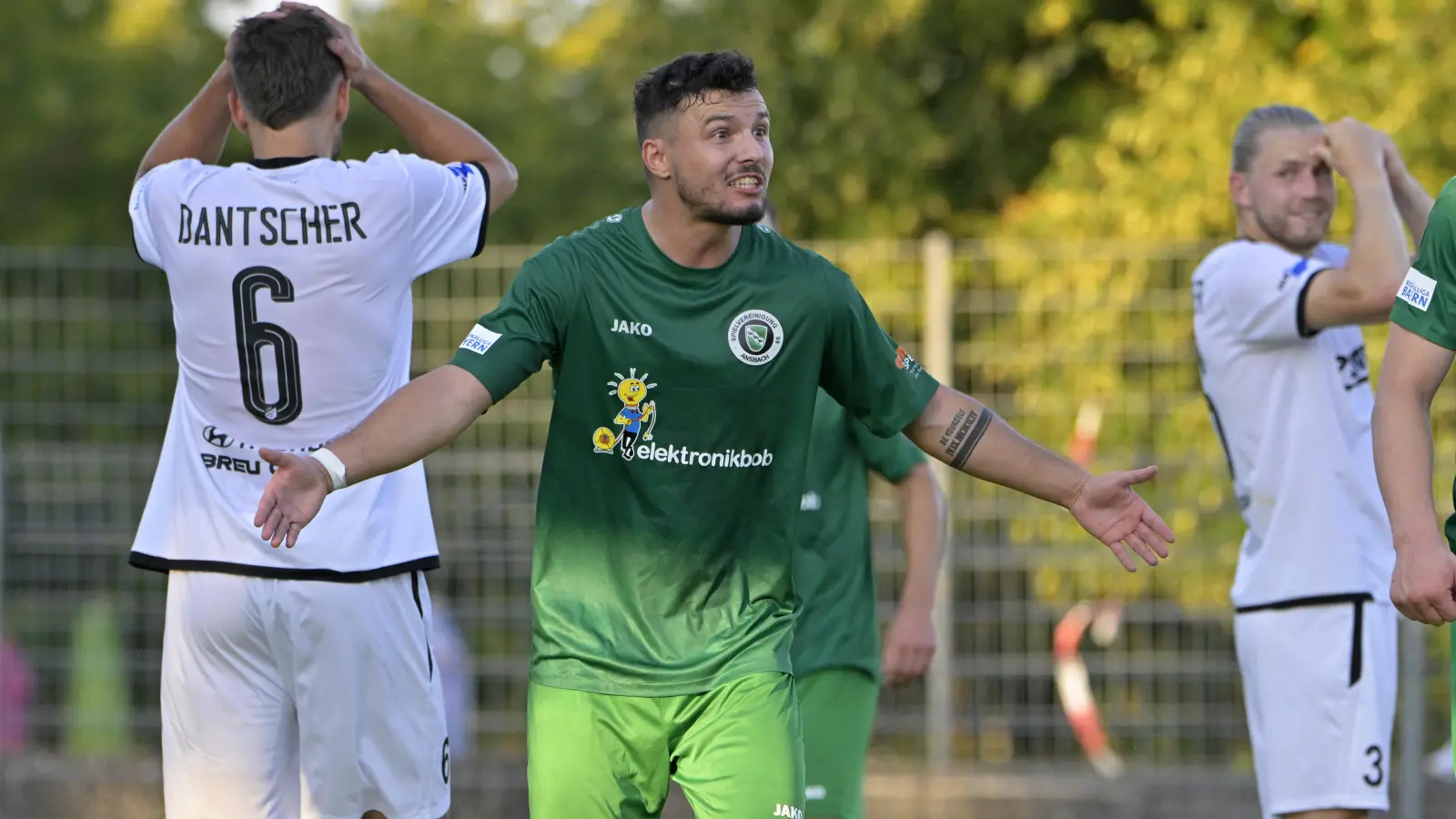 Am Vorabend seines 30. Geburtstages darf der Ansbacher Stürmer Patrick Kroiß im Pokalspiel wieder von Beginn an ran. (Foto: Martin Rügner)