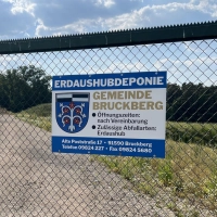 Die Gemeinde Bruckberg leistet sich eine eigene Erdaushubdeponie. Deren Finanzierung soll unter anderem durch höhere Beiträge zukunftssicher aufgestellt werden. (Foto: Yvonne Neckermann)