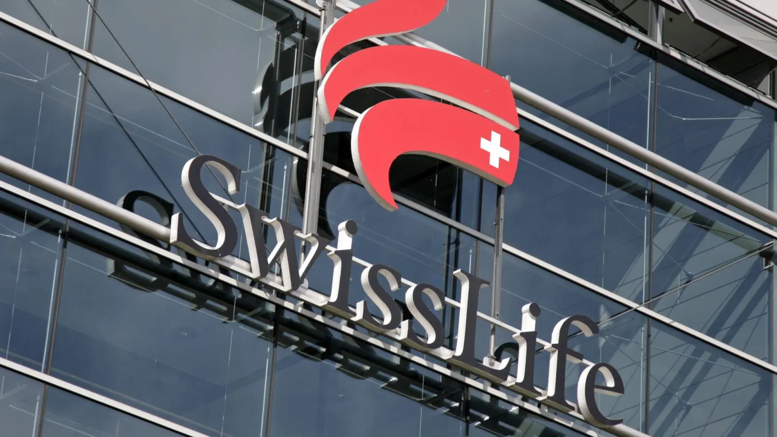 Der Schweizer Konzern Swiss Life expandiert in Deutschland. (Symbolbild) (Foto: Andreas Gebert/dpa)