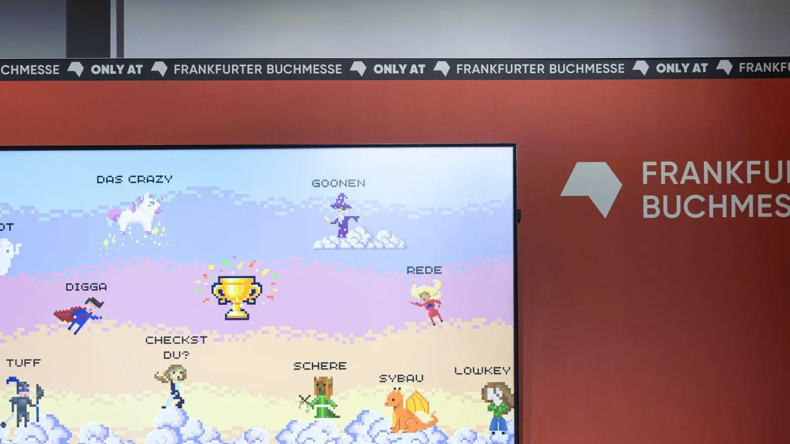 Verrückt: Bei der Wahl zum Jugendwort des Jahres machte „das crazy“ knapp das Rennen. Das Ergebnis der Abstimmung wurde auf der Frankfurter Buchmesse präsentiert.  (Foto: Hannes P. Albert/dpa)