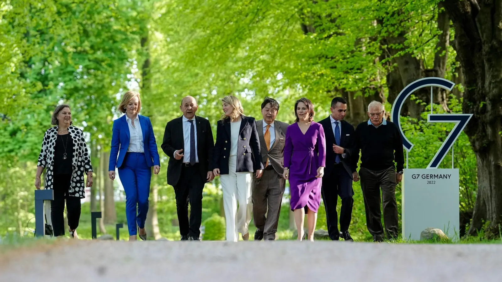 Beim Gipfeltreffen der G7-Außenminister kündigte  der EU-Außenbeauftragte Josep Borrell (r.) weitere Hilfen für die Ukraine an. (Foto: Kay Nietfeld/dpa-Pool/dpa)