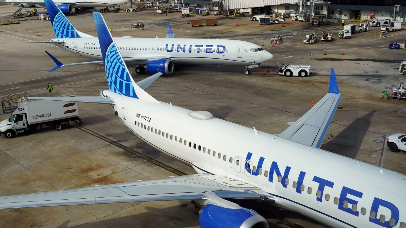 Die hohen Kerosin-Preise machten einige Flugstrecken von United Airlines unrentabel. (Archivbild) (Foto: David J. Phillip/AP/dpa)