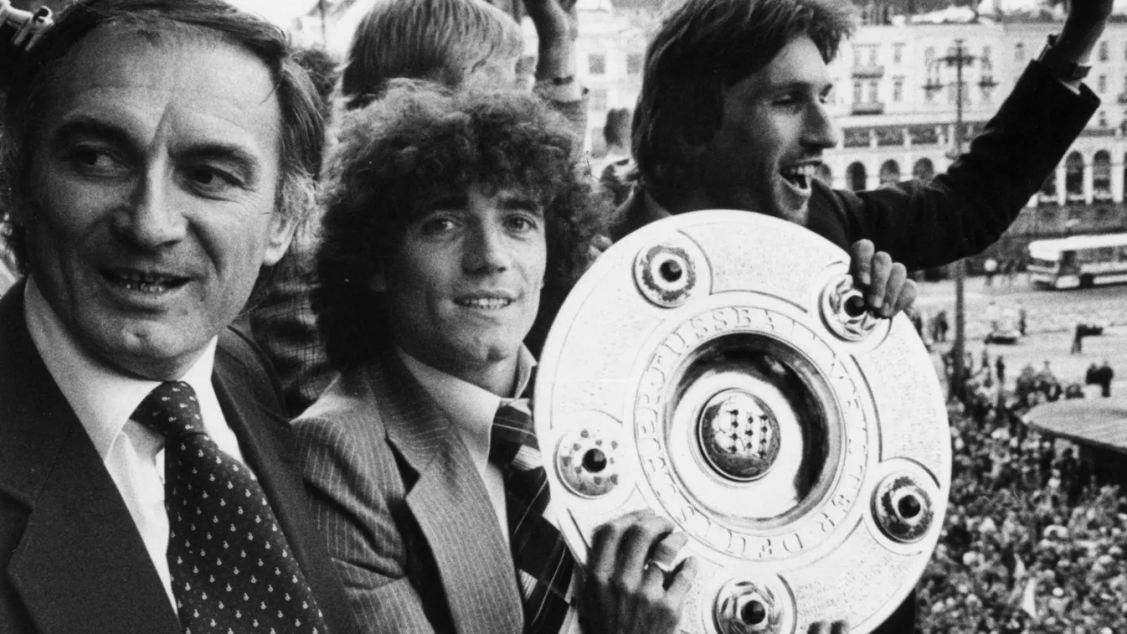 Kevin Keegan nach dem Gewinn der Meisterschaft mit dem HSV. (Archivbild) (Foto: picture alliance / dpa)