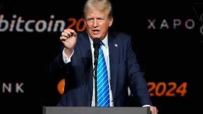 Der Kurs des Bitcoins hat erstmals die Schwelle von 80.000 US-Dollar überschritten - auch weil von Donald Trump krypto-freundliche Politik erwartet wird. (Archivbild) (Foto: Mark Humphrey/AP/dpa)