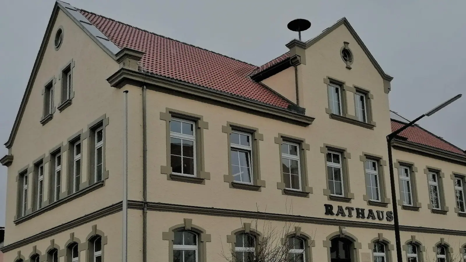 Das Rathaus in Ehingen: Im kommenden Jahr muss hier der Chefsessel neu besetzt werden. Die Wählervereinigungen haben bis zur Kommunalwahl Zeit, sich Gedanken über die Zukunft zu machen. (Foto: Friedrich Zinnecker)