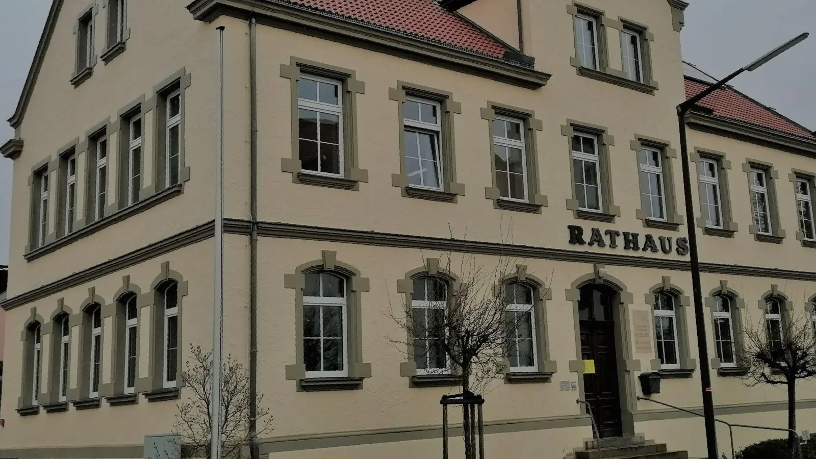 Hier laufen die Fäden der fünf Mitgliedsgemeinden der VG Hesselberg zusammen.  (Foto: Friedrich Zinnecker)