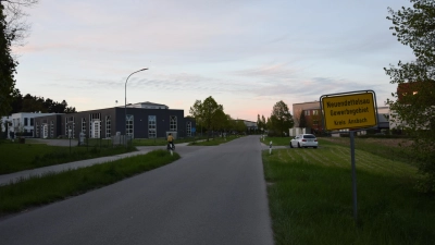 Im Gewerbegebiet an der Haager Straße soll ein Dialysezentrum entstehen. Dafür hat der Gemeinderat die Änderung des bestehenden Bebauungsplanes beschlossen. (Foto: Florian Schwab)
