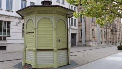 Preisgekrönt, aber umstritten und derzeit geschlossen: Der Pavillon auf der Promenade in Ansbach war nach seiner Renovierung zunächst als Café geöffnet. (Foto: Thomas Schaller)