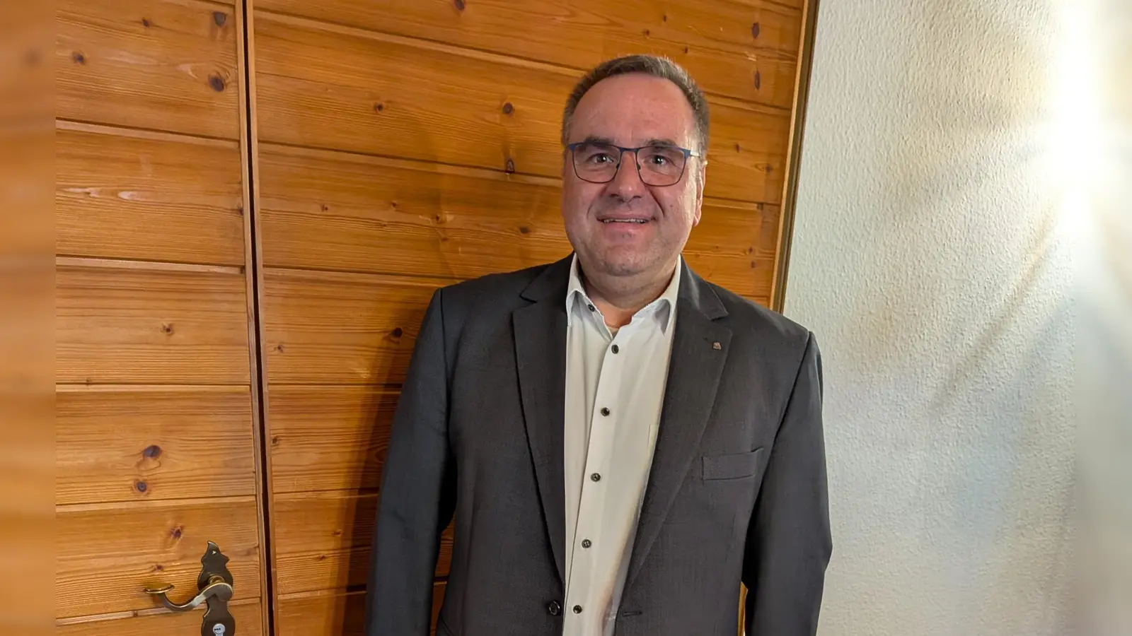 Markus Prokopczuk nach der Vereidigung als neuer Bürgermeister von Ehingen.  (Foto: Friedrich Zinnecker)