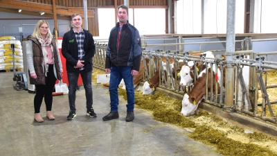 Nadine Krieg, Simon Herrmann und Andreas Zeh thematisierten bei einem Pressegespräch in Heilbronn bei Feuchtwangen die Unsicherheiten für Tierhalter. (Foto: Fritz Arnold)