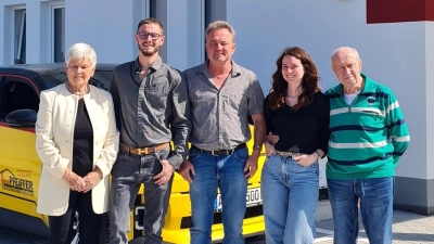 Familie Pfeiffer (von links): Christina Pfeiffer, Kevin Pfeiffer, Heino Pfeiffer, Svenja Pfeiffer und Georg Pfeiffer. (Foto: Bauunternehmen Pfeiffer)