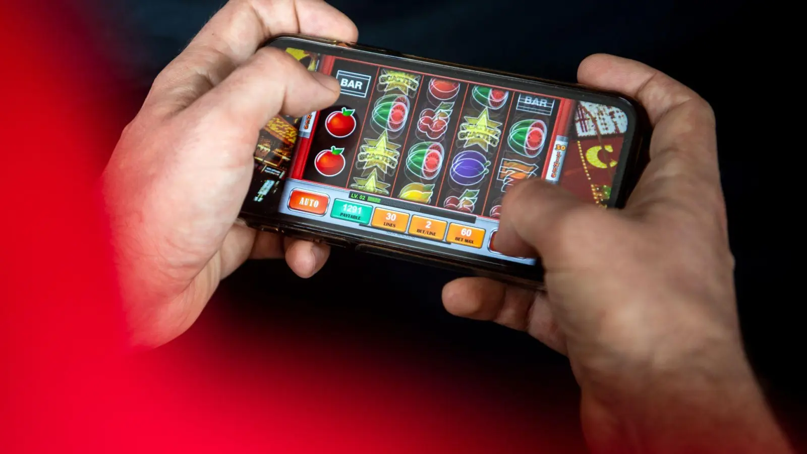 Die Whitelist der Gemeinsamen Glücksspielbehörde der Länder (GGL) listet alle in Deutschland zugelassenen Anbieter. (Foto: Sina Schuldt/dpa/dpa-tmn)