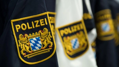 Was ist mit den 2.000 versprochenen neuen Polizeistellen? Die SPD hat nachgefragt. (Illustration) (Foto: picture alliance / Daniel Karmann/dpa)