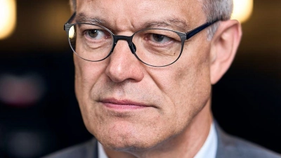 In der Union gibt es Ärger wegen des Umgangs von Kanzler Merz mit Verkehrsminister Patrick Schnieder. (Archivbild) (Foto: Michael Ukas/dpa)