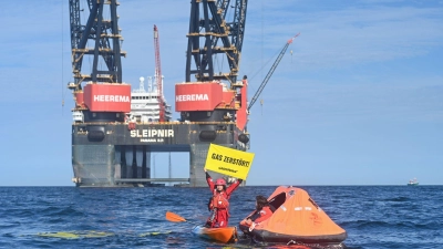 Nicht nur Greenpeace, auch Fridays for Future protestiert gegen Erdgas aus der Nordsee. (Archivbild) (Foto: Lars Penning/dpa)