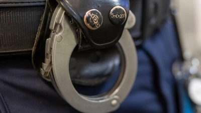 Der Mann sitzt inzwischen in Untersuchungshaft. (Symbolbild) (Foto: Peter Kneffel/dpa)