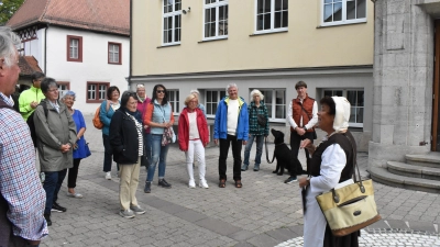 In die Rolle der Magd Barbara schlüpfte Gästeführerin Claudia Hirschlach. (Foto: Ute Niephaus)
