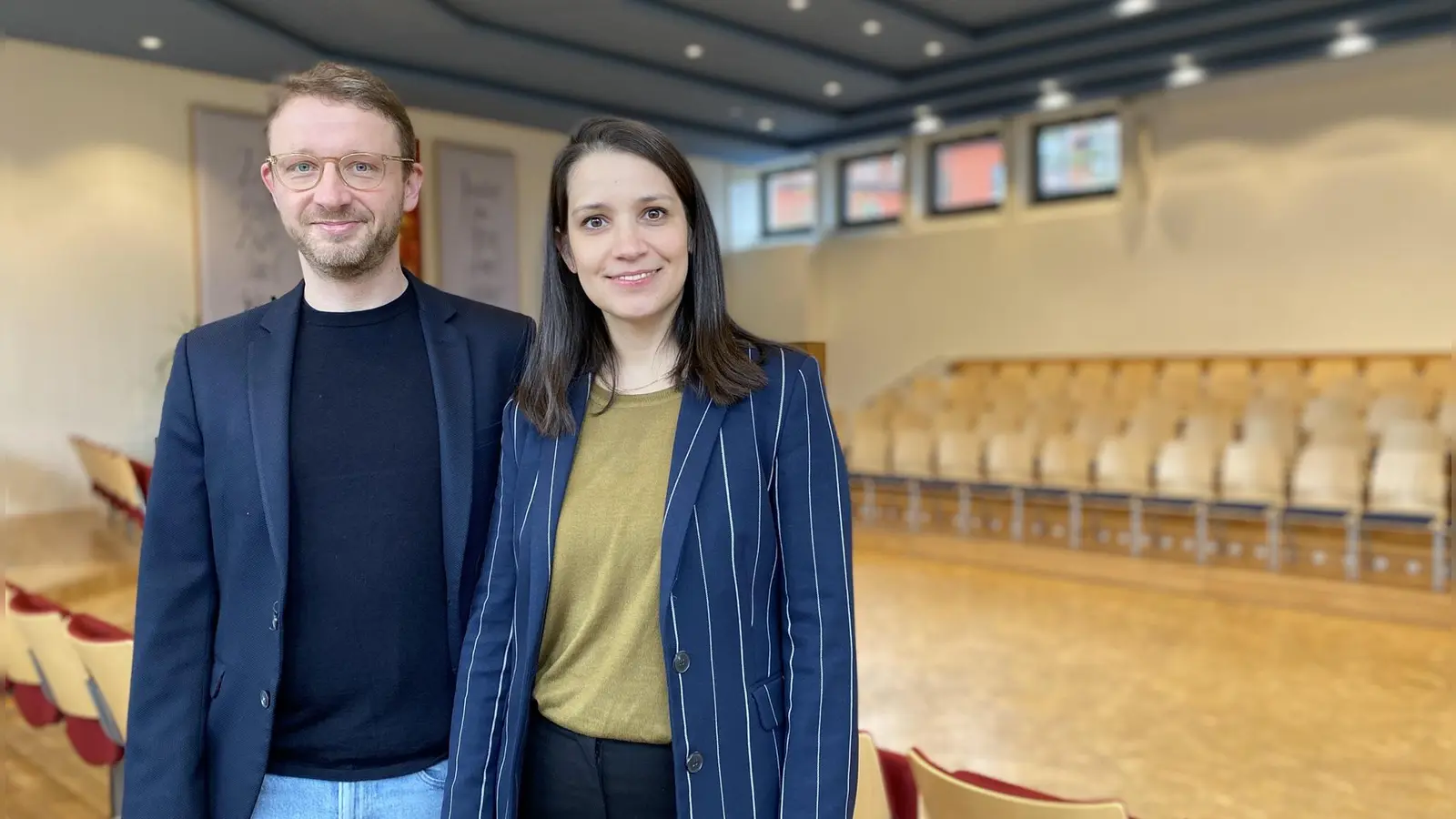 Im Windsbacher Chorzentrum: Ludwig Böhme, der künstlerische Leiter des Windsbacher Knabenchores, und Claudia Jennings, die Leiterin des zukünftigen Mädchenchores. (Foto: Maria Kapitza)
