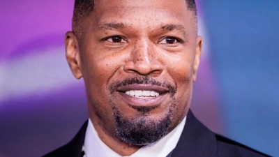 Oscar-Preisträger Jamie Foxx macht Scherze darüber, dass er mit 58 Jahren noch einmal ein Kind erwartet. (Archivbild)  (Foto: Christoph Soeder/dpa)