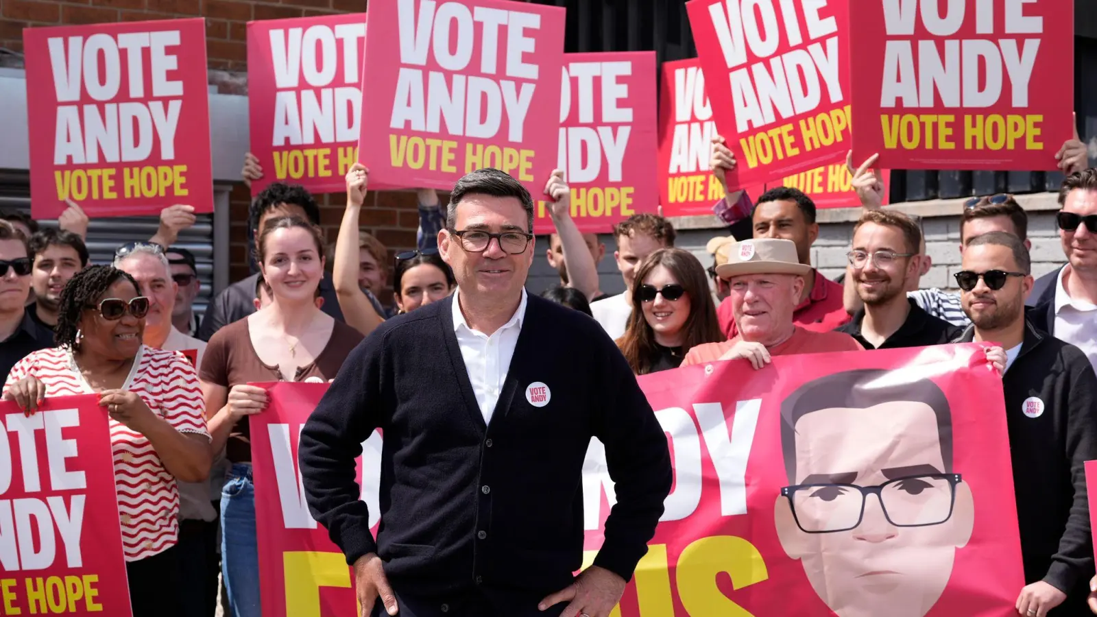 Andy Burnham hat die Nachwahl im Kreis Makerfield gewonnen.  (Foto: Peter Byrne/PA Wire/dpa)