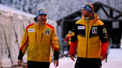 Felix Straub (links, hier mit Teamkollege Alexander Schüller) verpasste den Weltcup in Winterberg. (Foto: BSD/Viesturs Lacis)