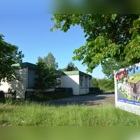 Auf dem Gelände des ehemaligen Kindergartens soll ein Generationenwohnpark entstehen. Statt eingeschossiger Flachdachbauweise ist ein moderner dreigeschossiger Baukörper geplant. (Foto: Peter Tippl)