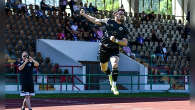 Dino Nuhanovic jubelt nach seinem zweiten Treffer für Ansbach im Rosenaustadion. (Foto: Bruno Märkl)