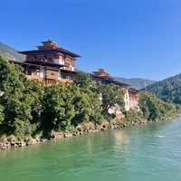 Königspalast mit Kloster am Zusammenfluss von Pho Chhu und Mo Chhu: Punakha Dzong.  (Foto: Bernhard Krieger/dpa-tmn)