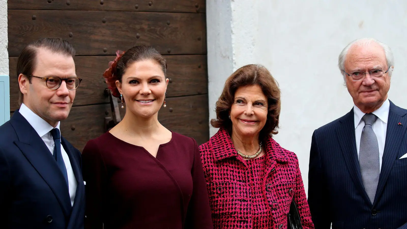Die schwedische Königsfamilie - hier (v.l) Prinz Daniel, Kronprinzessin Victoria, Königin Silvia und König Carl XVI. Gustaf - kommt geschlossen zum Begräbnis nach Oslo. (Archivbild) (Foto: Bob Edme/AP/dpa)