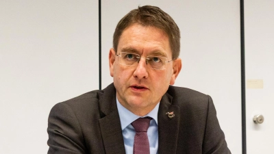 Landrat Dr. Jürgen Ludwig wehrt sich gegen den Vorwurf, er habe einer Abschaffung der Tele Stroke Unit in Dinkelsbühl das Wort geredet. (Archivbild: Evi Lemberger)