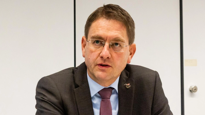 Landrat Dr. Jürgen Ludwig wehrt sich gegen den Vorwurf, er habe einer Abschaffung der Tele Stroke Unit in Dinkelsbühl das Wort geredet. (Archivbild: Evi Lemberger)