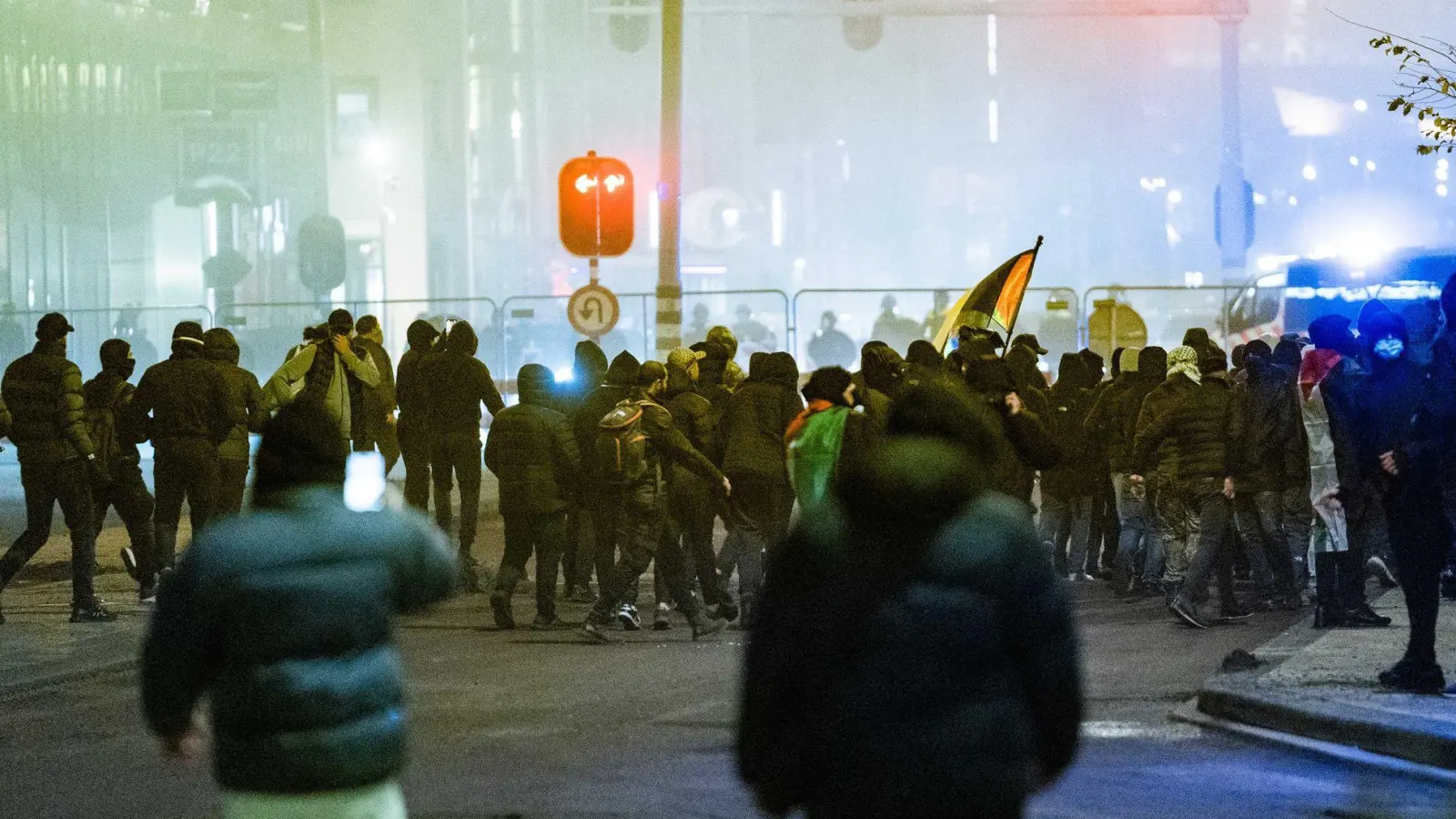 Rund um das Fußballspiel in Amsterdam kam es zu gewaltsamen Ausschreitungen.  (Foto: Jeroen Jumelet/ANP/dpa)