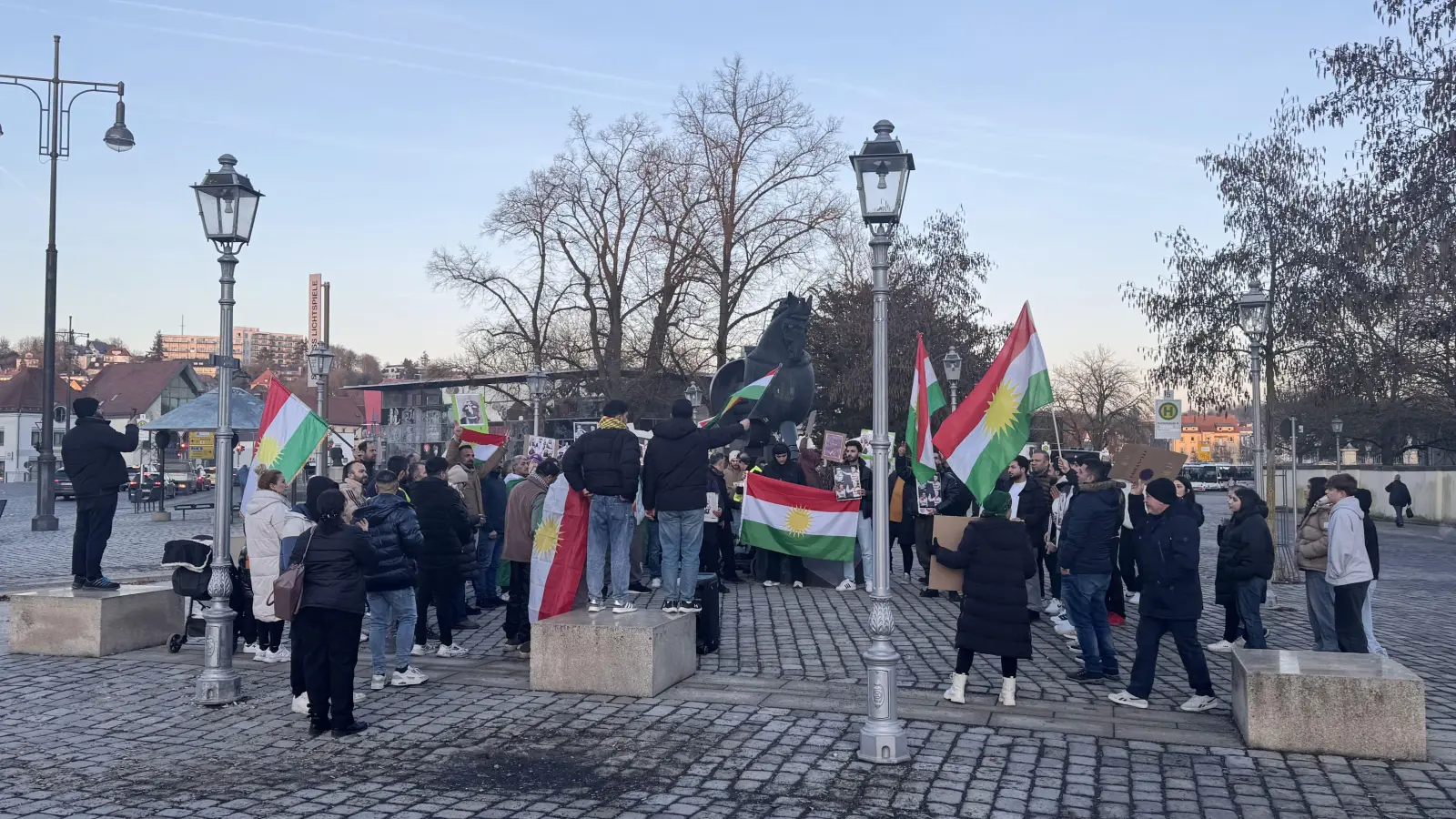 Die Demonstration am Dienstag begann und endete auf dem Schloßplatz. Am Freitag und am Samstag gab es weitere. (Foto: Oliver Herbst)