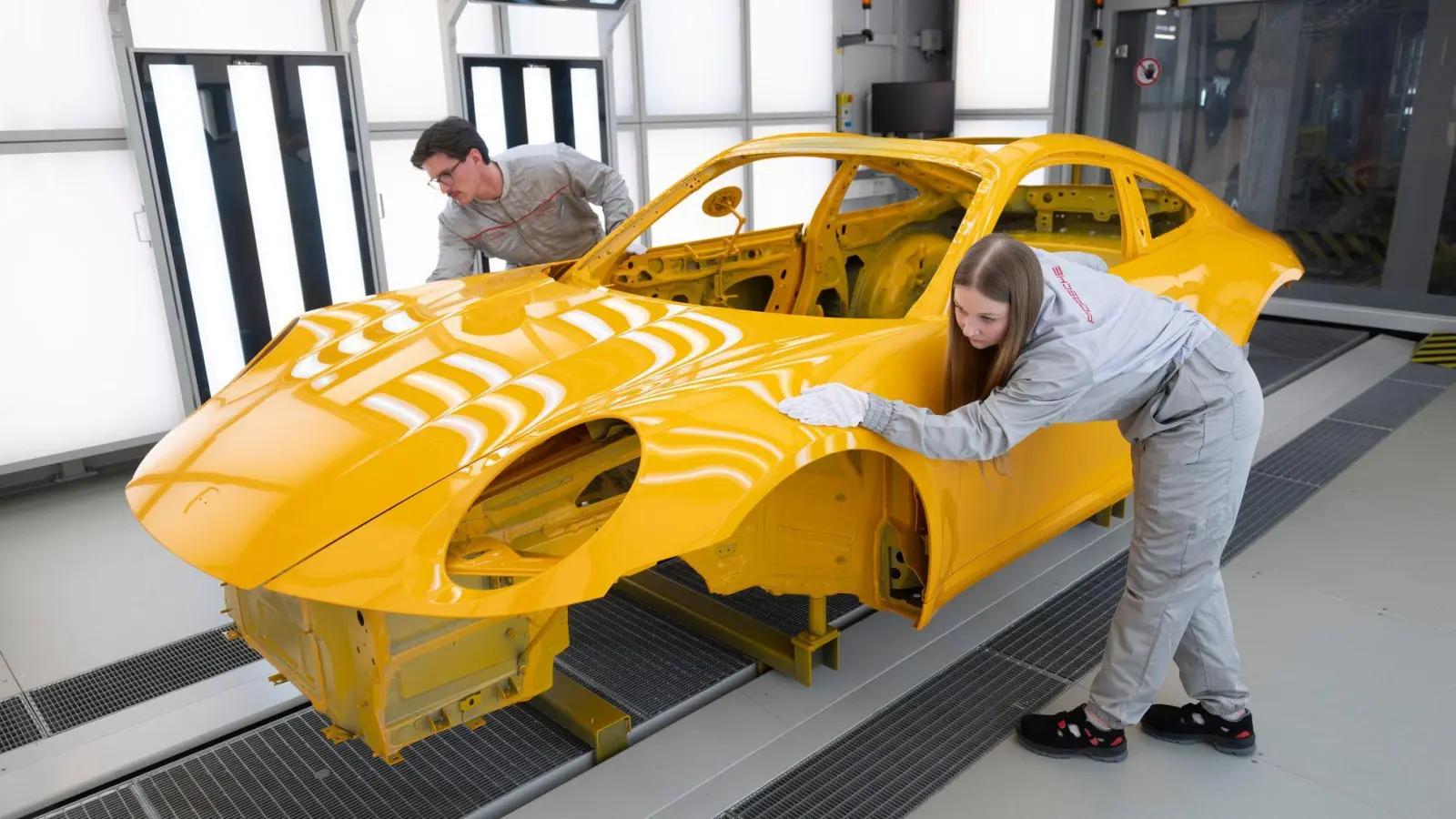 Von Januar bis Juni hat Porsche erneut weniger Fahrzeuge verkauft. (Archivbild) (Foto: Marijan Murat/dpa)