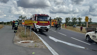 Kurz vor dem Kreisverkehr bei Berolzheim kam es am Samstagvormittag zu einem Zusammenstoß. (Foto: Kreisfeuerwehrverband Neustadt/Aisch - Bad Windsheim )