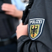 Die Bundespolizei kontrolliert den Flixbus. (Symbolbild) (Foto: Sven Hoppe/dpa)
