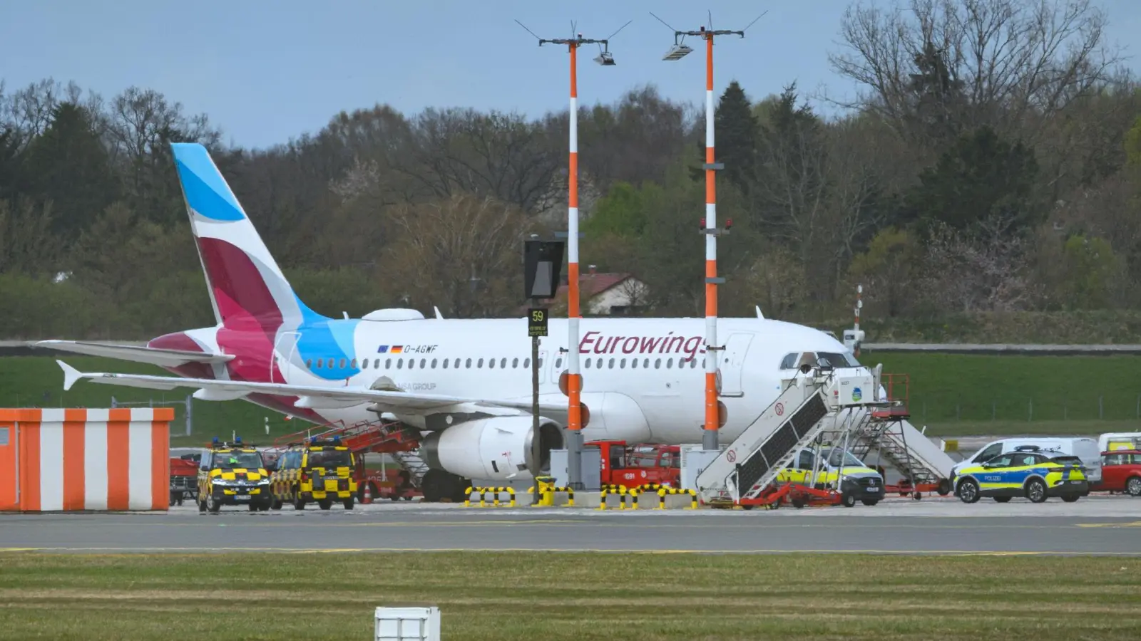 Laut der Flugdatenplattform Flightradar24 war das Flugzeug am Nachmittag am Hamburger Flughafen abgehoben, wo es keine Stunde später auch wieder landete. (Foto: Jonas Walzberg/dpa)