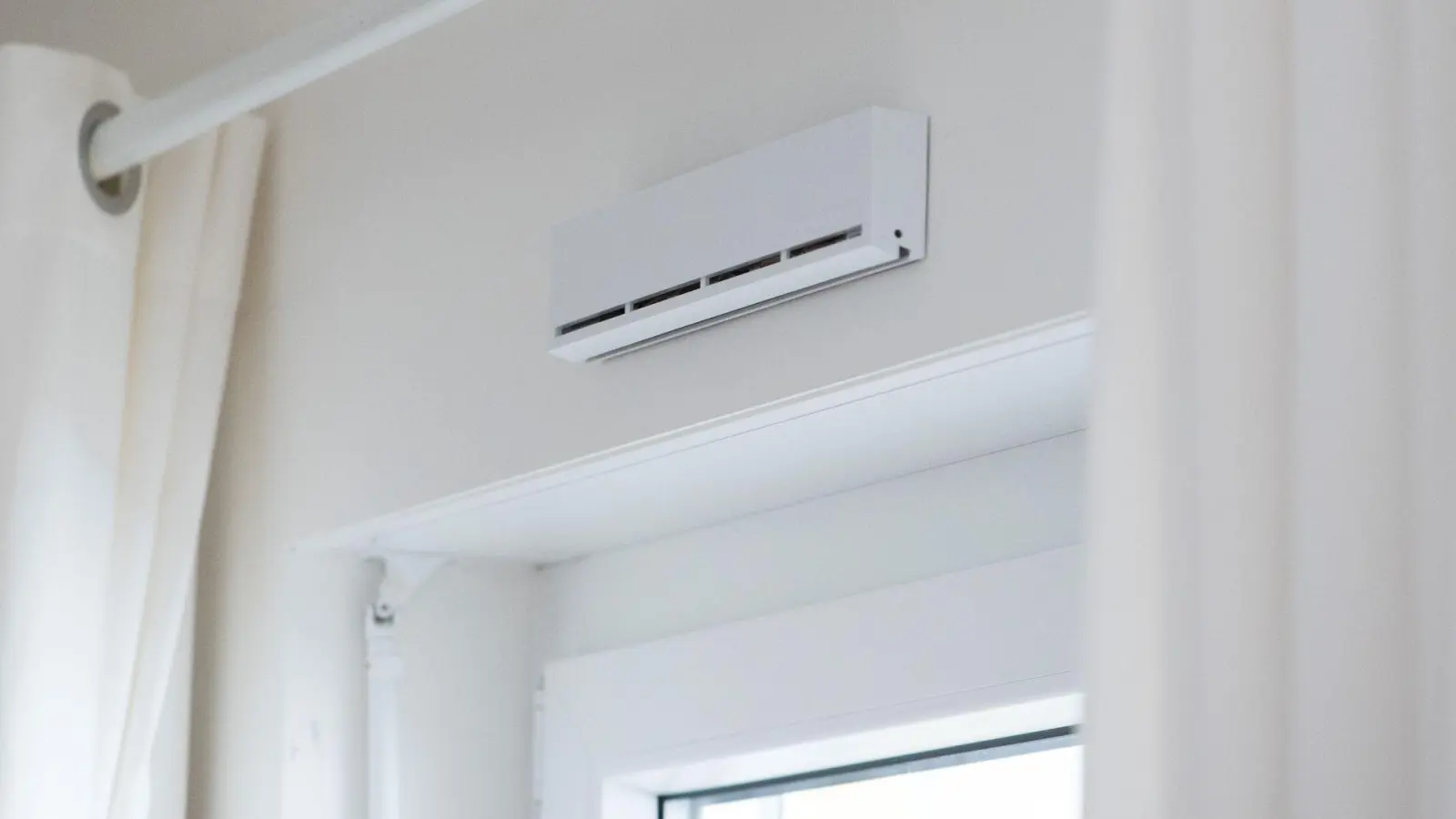 Die Filter von Lüftungsanlagen sollten alle sechs Monate gereinigt und nach einem Jahr ausgetauscht werden. (Foto: Andrea Warnecke/dpa-tmn)