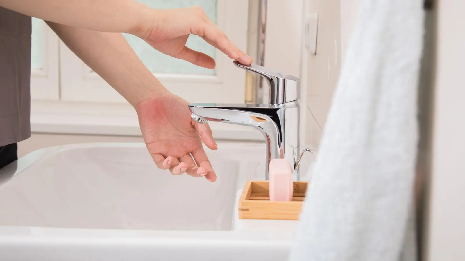 Hygiene im Alltag ist wichtig: Händewaschen kann Infektionskrankheiten vorbeugen. (Foto: Christin Klose/dpa-tmn)