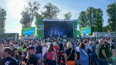 Schon am frühen Abend war der Festplatz in Herrieden sehr gut besucht. (Foto: Christian Pohler)