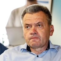 Manfred Schwabl, Präsident der SpVgg Unterhaching, hier bei der Sommertagung der Regionalliga Bayern in Ansbach im Juli 2025. (Foto: Fabian Frühwirth/BFV)