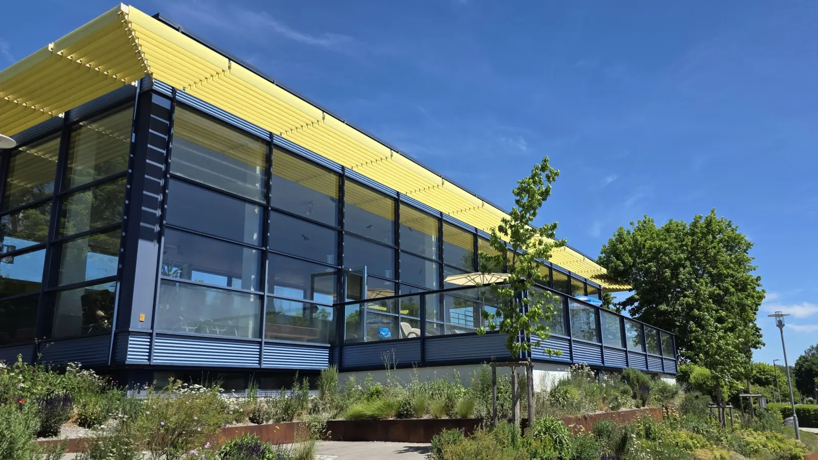 Rund 30 Jahre liegt die letzte Sanierung des Dinkelsbühler Hallenbades zurück. Die technische Ausstattung kommt nun an das Ende ihrer Laufzeit, sodass in mehreren Bereichen Handlungsbedarf besteht. (Foto: Markus Weinzierl)
