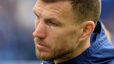 Zwei Tore von Schalkes Edin Dzeko reichten nicht für den Sieg.  (Foto: Bernd Thissen/dpa)