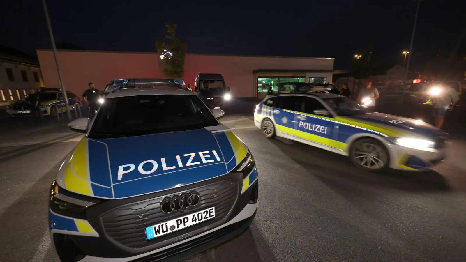 Die Polizei sucht einen Verdächtigen und warnt vor ihm. (Foto: Karl-Josef Hildenbrand/dpa)