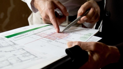 Sich gemeinsam auf Grundrisse und Co. einigen: Das müssen Baugemeinschaften, auch wenn die Meinungen mal auseinandergehen. (Foto: Christin Klose/dpa-tmn)