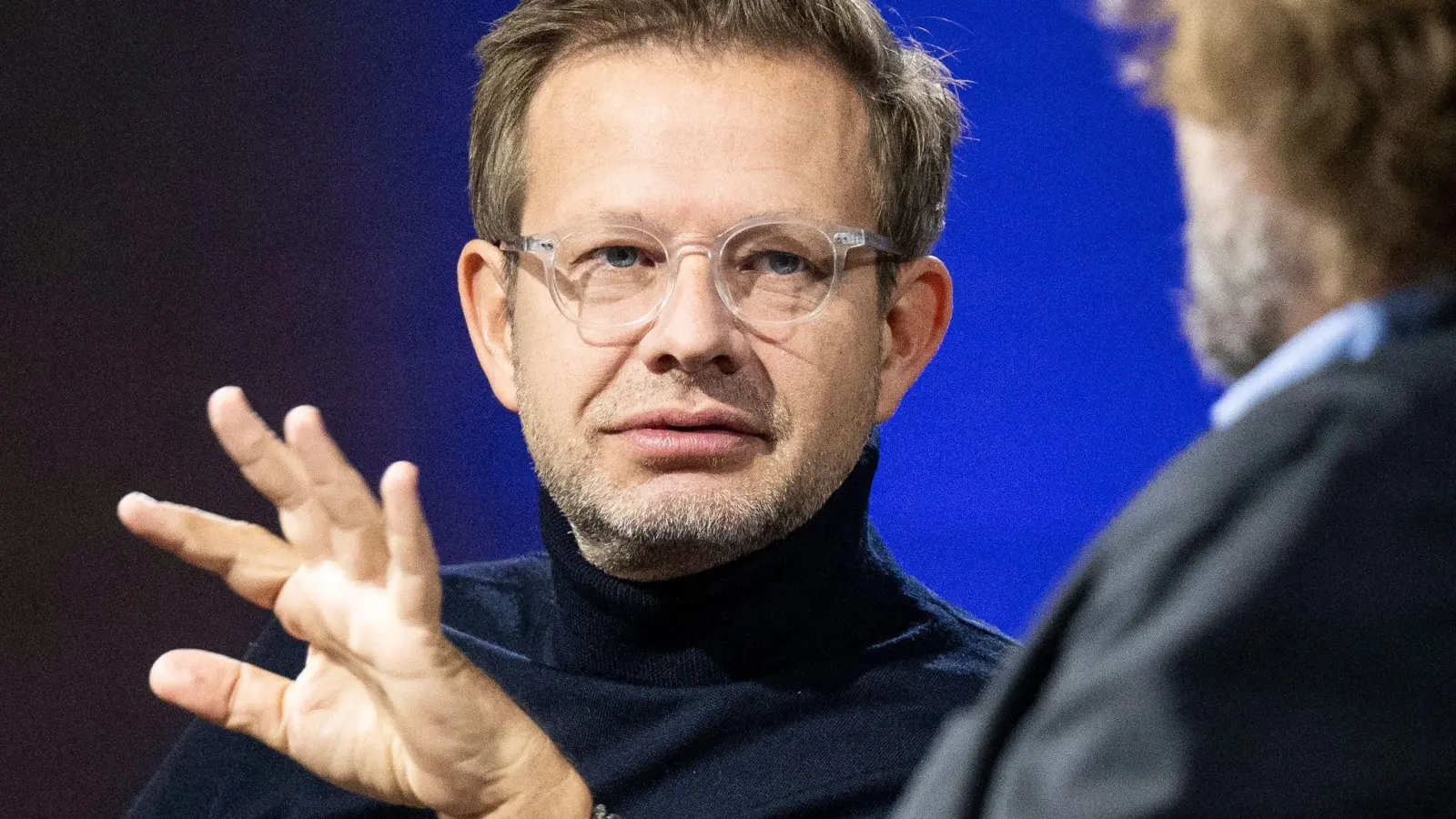 Florian Illies geht mit Caspar David Friedrich auf eine Reise durch die Zeit. (Foto: Hannes P. Albert/dpa)