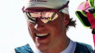 Johannes Hoesflot Klaebo und seine norwegischen Kollegen feiern bei Olympia regelmäßig Medaillen. (Archivbild) (Foto: Daniel Karmann/dpa)